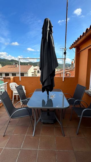 Conjunto Mesa, Sillas y Sombrilla Terraza