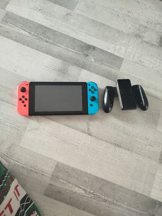 Nintendo Switch Roja y Azul 350euros negociable
