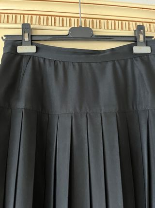 Falda plisada negra