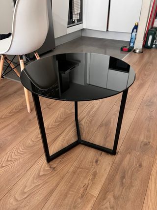 Mesa auxiliar Kave Home cristal negro