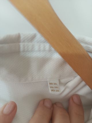 Camisa blanca de manga larga
