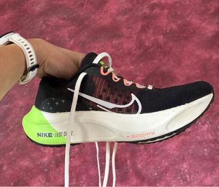 Nike Zoom Fly 5 Negro y Verde. 