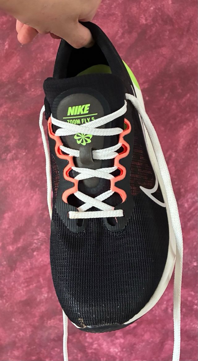 Nike Zoom Fly 5 Negro y Verde.