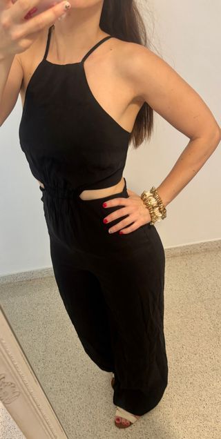 Mono negro Stradivarius con cortes