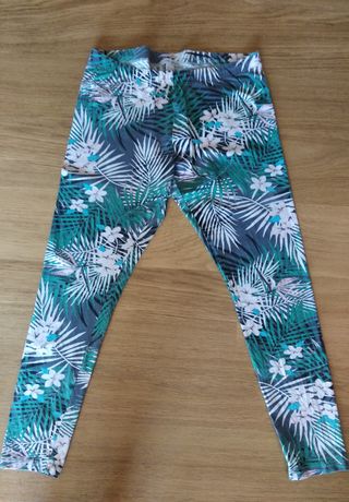 Pantalones tipo leggins con estampado tropical
