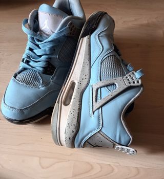 Jordan 4 Retro University Blue