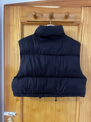 Chaleco negro acolchado stradivarius
