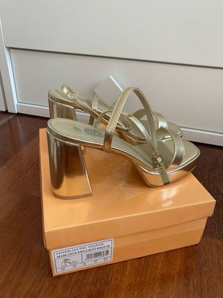 Sandalias doradas de plataforma para eventos T.39