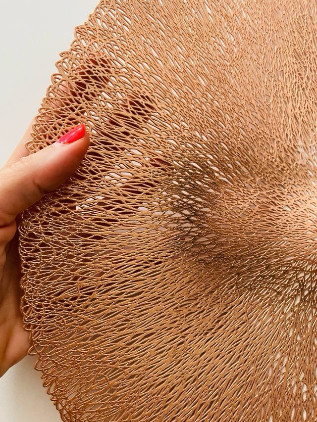 Mantel individual redondo dorado nude (40 cms)