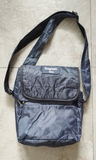 Bolso bandolera Seagram's Gin promocional