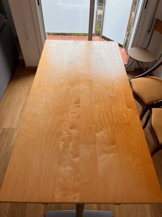 Mesa de despacho de madera