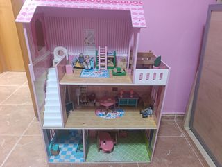 Casa de muñecas con complementos 
