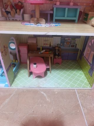 Casa de muñecas con complementos 