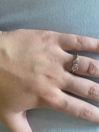 Anillo plata con detalles rosas