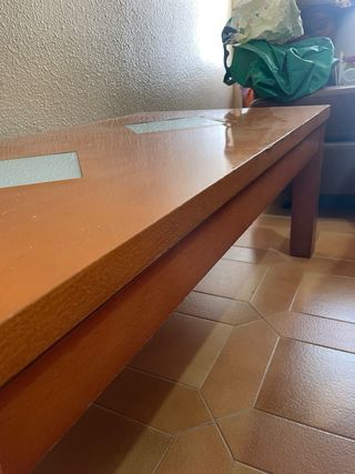 Mesa baja de madera y cristal