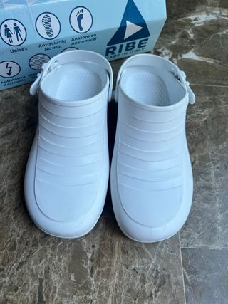 Zoccoli sanitari bianchi