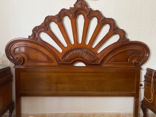 Cabecero de madera tallado estilo clásico