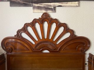 Cabecero de madera tallado estilo clásico
