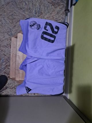 Pantalón Real Madrid 20Vini Morado
Talla 10/12Niño
