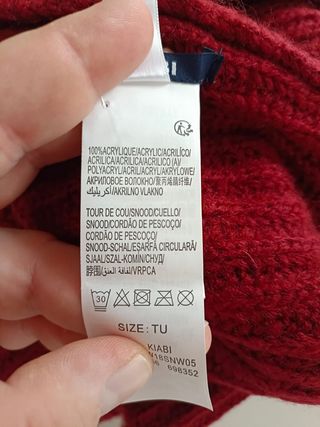 Cubre cuello rojo de punto