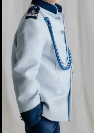2 Trajes de Comunión Azul Marino y blanco y celest