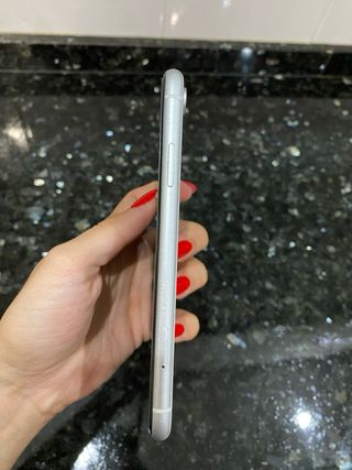 iPhone XR 128 GB con 74% salud bateria