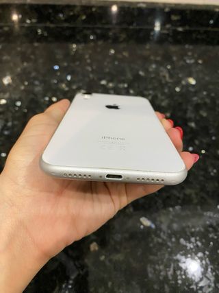 iPhone XR 128 GB con 74% salud bateria