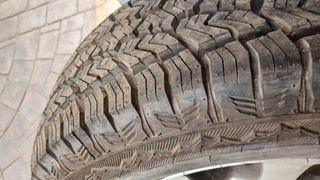 Llanta Mitsubishi Montero GLX con
Neumático nuevo