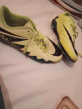Botas de fútbol Nike Hypervenom  precio negociable