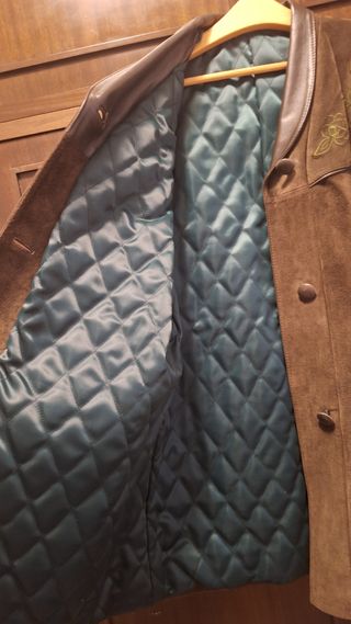 Chaqueta de ante marrón con bordados