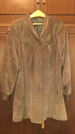 Chaqueta de ante marrón con bordados