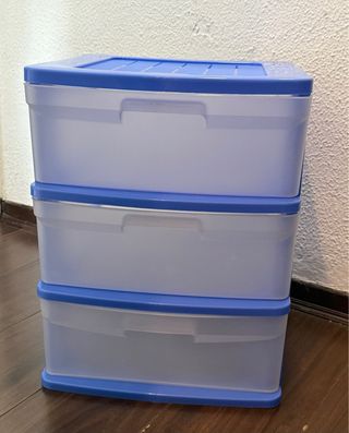 Cajonera de plástico azul y transparente