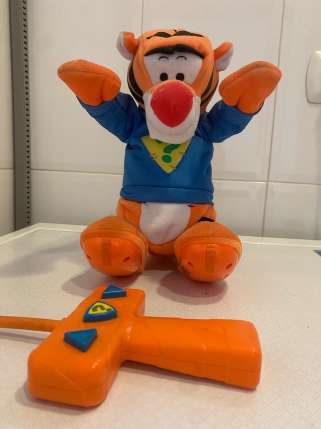 Tigger Superacrobacias RC Fisher Price N0380