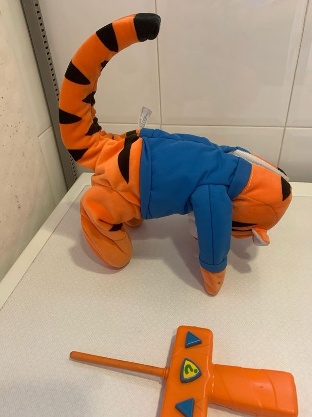 Tigger Superacrobacias RC Fisher Price N0380