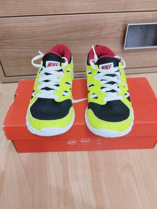 Zapatillas Nike Mujer Amarillas y Rojas