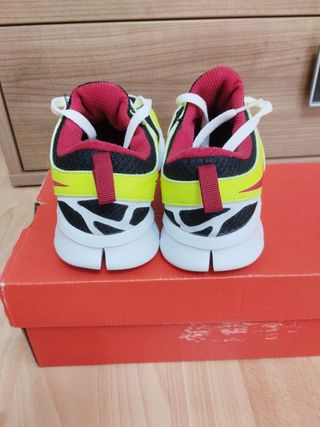 Zapatillas Nike Mujer Amarillas y Rojas