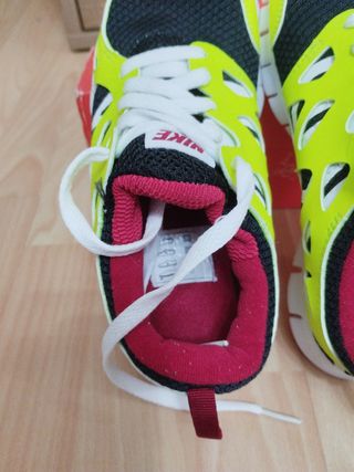 Zapatillas Nike Mujer Amarillas y Rojas
