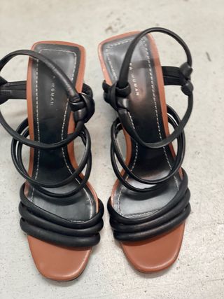 Sandalias ZARA WOMAN tacón negro y marrón