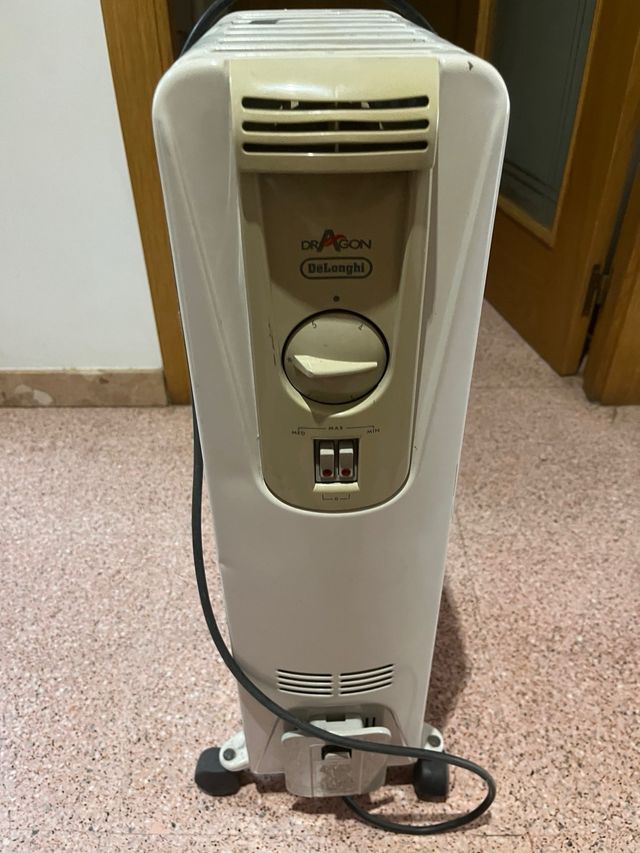 Radiador de aceite beige y gris