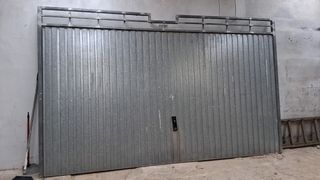 Puerta de garaje metálica