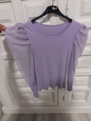 Camiseta Morada con Mangas de Tul