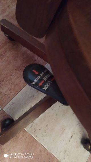 Silla giratoria de madera