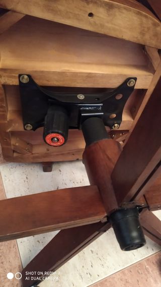 Silla giratoria de madera