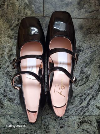 Zapatos de tacón negros charol