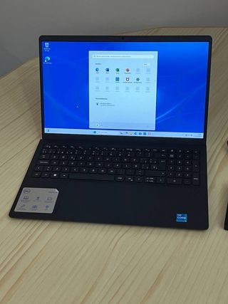Notebook Dell Inspiron 3520/256 GB/Core i3 FHD 