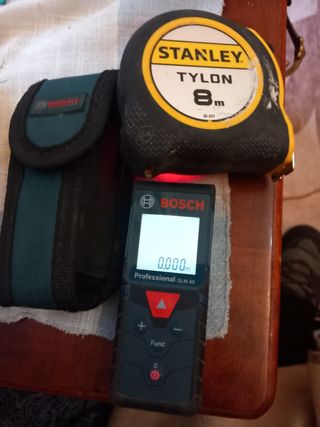 Cinta métrica Stanley Tylon 8m y Medidor Láser Bos
