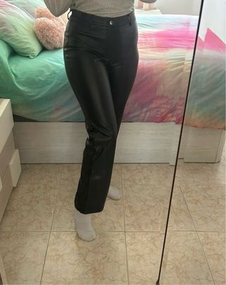 Pantalón efecto piel negro talla 38