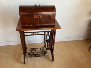 Máquina de coser antigua Alfa