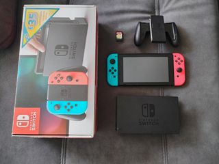 Nintendo Switch + Pokémon Pikachu