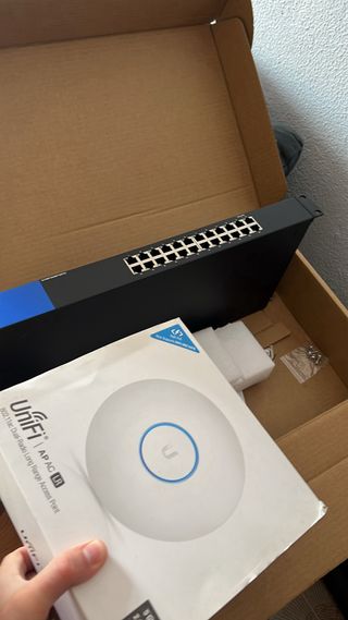 Switch Gigabit Linksys LGS124 24 Puertos